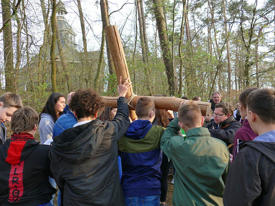 Ökumenischer Jugendkreuzweg in Naumburg (Foto: Karl-Franz Thiede)